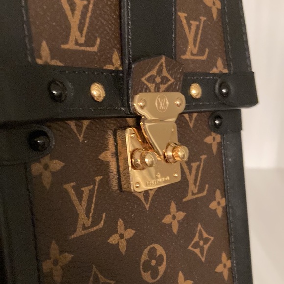 Louis Vuitton pochette trunk vertical in monogram with black trim. - Picture 5 of 11